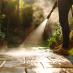 Comment se débarrasser de la mousse sur votre terrasse avec des solutions naturelles