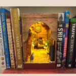 De l'étagère vide à la scène miniature avec un kit DIY book nook kit DIY